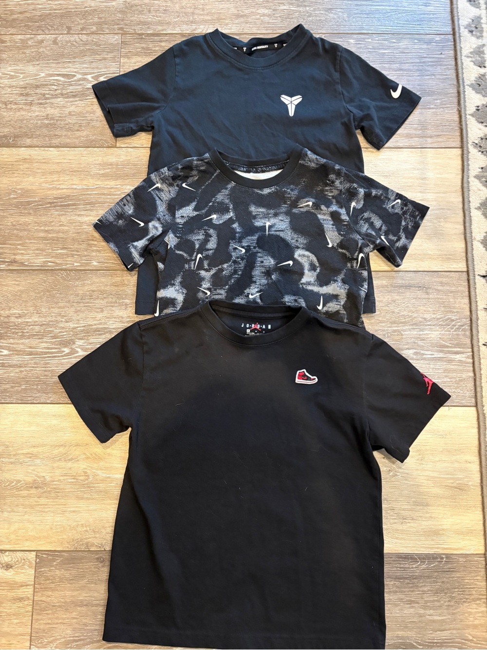 Boys Medium 10-12 Nike